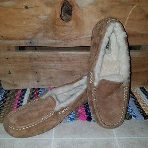 UGG Moccasin